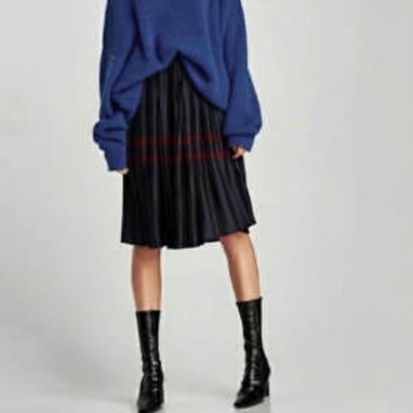 Zara Navy Pleated Skirt - Picture 1 of 7